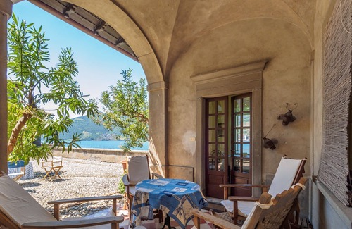 Siviano House | Family-Friendly Villa Beatitudo - Lakefront Oasis Awaits
