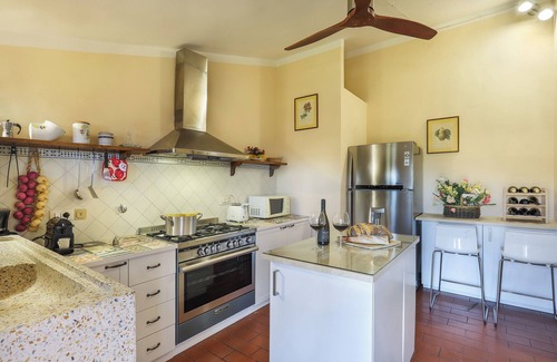 Capannori House | Idyllic Villa for 6 with Ocean View and Private Pool