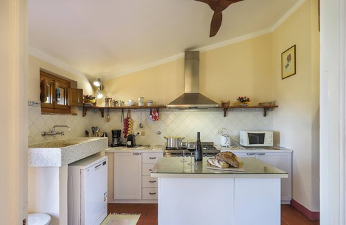 Capannori House | Idyllic Villa for 6 with Ocean View and Private Pool