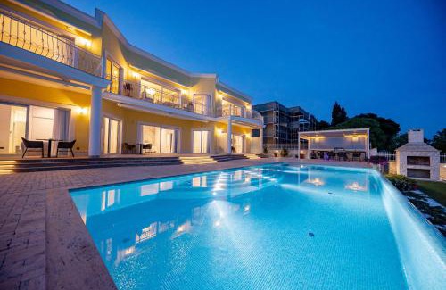 Seget Donji Apartment | Villa Bella Vista: Oceanfront Escape with Pool & Hot Tub