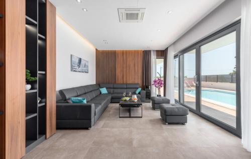 Fazana Villa | Beachfront Villa Bellatrix in Fažana with Ocean Views