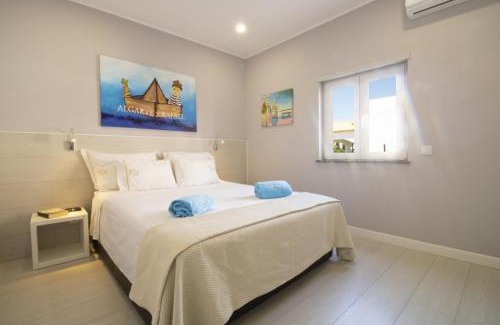 Albufeira Apartment | Villa Bellevue 4: Oceanfront Bliss with Pool & Kids' Fun