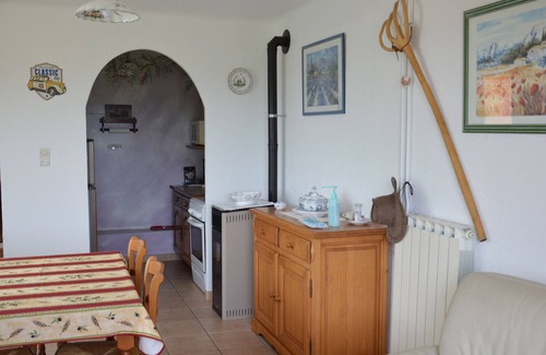Puimoisson House | Villa Bellevue: Family-Friendly Retreat with Lake Views