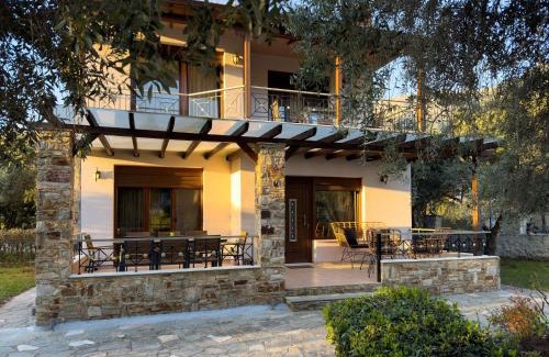 Skala Potamias Villa | Villa Bellissimo: Pet-Friendly Retreat with 9.8 Rating