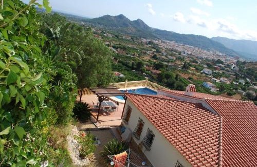 Pedreguer Villa | Family-Friendly Villa Bello Horizonte with Oceanfront Pool