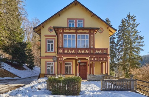 Janske Lazne Apartment | Relaxing Villa Belvedere with Lake View & Spa Amenities