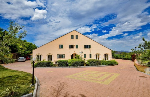 Pergusa Villa | Relax at Villa Belvedere by Lake Pergusa in Sicily