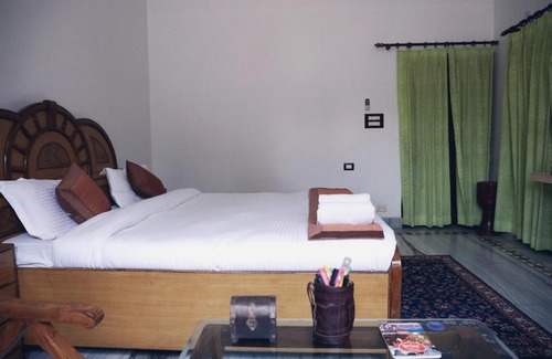 Varanasi House | Discover Villa Benares: Pet-Friendly & Family Welcoming Stay