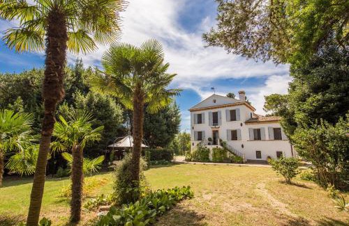 Osimo Villa | Villa Benedetta - Guest Rated 10/10 with Pool & Family Focus