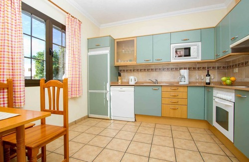 Los Mojones Villa | Villa Benjamin: Whitewashed Oasis with Heated Pool & Games Room