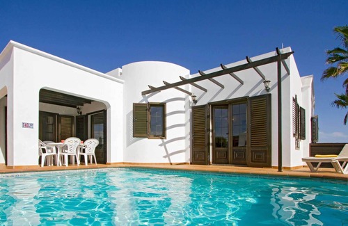 Los Mojones Villa | Villa Benjamin: Whitewashed Oasis with Heated Pool & Games Room