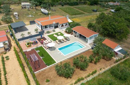 Plano Villa | Villa Bepo: Guest Rated 10/10 with Pool & Family Amenities