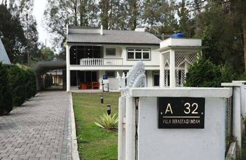 Karo Villa | Villa Berastagi Indah A32 - Family and Pet-Friendly Retreat
