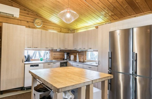 Kemionsaari House | Unwind at Villa Bergholmen with Lake Views & Spa Amenities