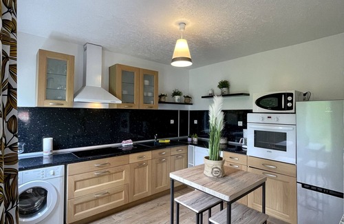 Escalles House | Villa Bertille: Pet-Friendly Getaway with Breakfast Included