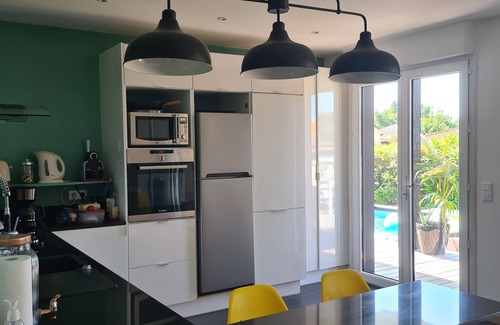 Cestas House | Serene Villa Surrounded by Pines and Vines, Family-Friendly