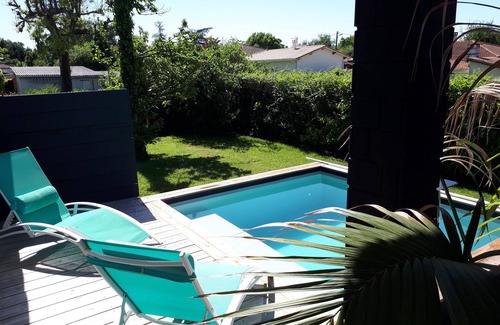 Cestas House | Serene Villa Surrounded by Pines and Vines, Family-Friendly