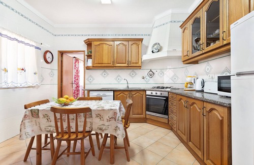 Branqueira Villa | Villa Bia OCV: Private Pool Oasis with Spa & Breakfast