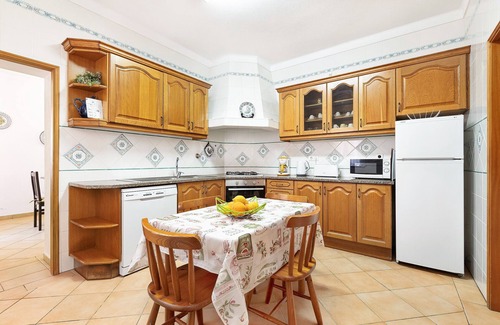 Branqueira Villa | Villa Bia OCV: Private Pool Oasis with Spa & Breakfast