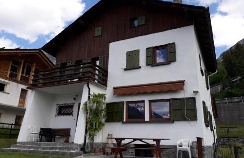 Premadio House | Villa Bianca Bormio: Pet-Friendly Stay with Garden Access