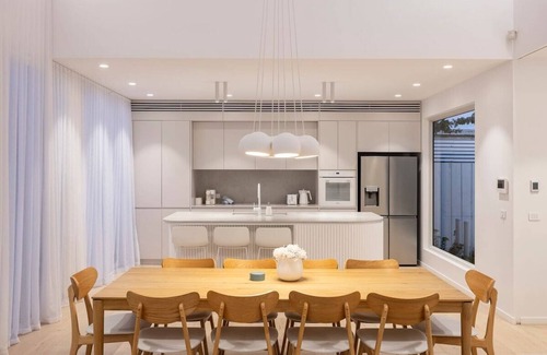 Capel Sound House | Villa Bianca: Relaxing Retreat with Pool & Beach Access