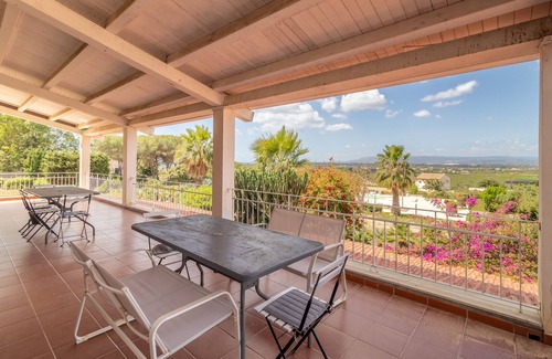 Isola Villa | Villa 'Bianca Tra Isola E Plemmirio': Sea View & Shared Pool