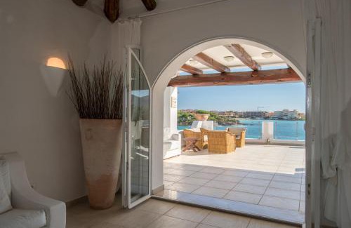 Baia Caddinas Villa | Villa Bianca with a heated swimming pool