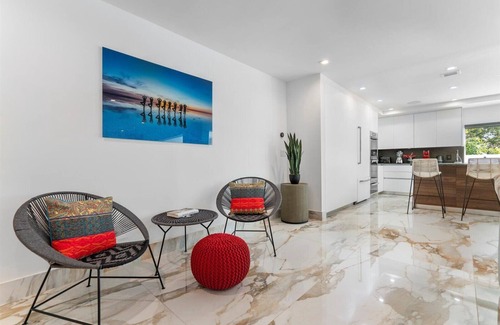 Highland Lakes Villa | Villa Bianco: Ultimate Getaway with Pool & Ocean Views