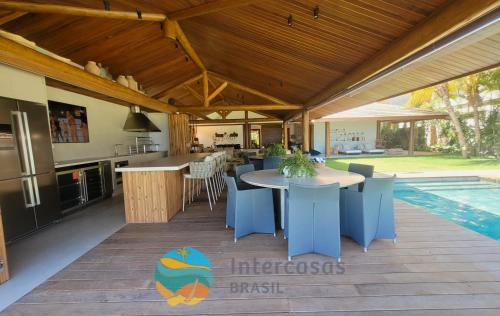 Farol Villa | Relax at Villa Biarritz with Oceanfront Views and Pool