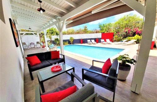 Saint-Francois Villa | Villa Bikini: Relaxing Oceanfront Retreat with Pool Access