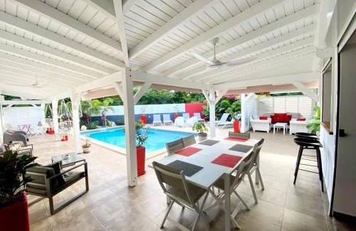 Saint-Francois Villa | Villa Bikini: Relaxing Oceanfront Retreat with Pool Access
