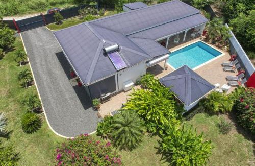 Saint-Francois Villa | Villa Bikini: Relaxing Oceanfront Retreat with Pool Access
