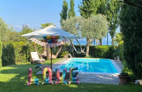 Colombare Villa | Villa Bionda - Relax in the private pool facing the lake
