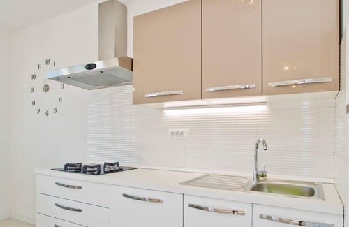 Bogomolje House | Villa Blažen: Oceanfront Retreat with Pool & Pet-Friendly Stays