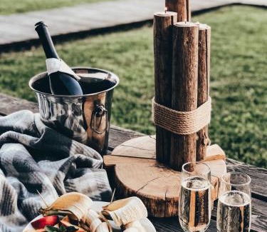 Polyanytsya Hotel | Villa Blanc: Oceanfront Retreat with Pool & Family-Friendly Perks