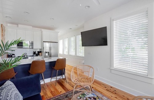 Cannonborough Elliotborough House | Villa Blanca: Family-Friendly Downtown Charleston Retreat