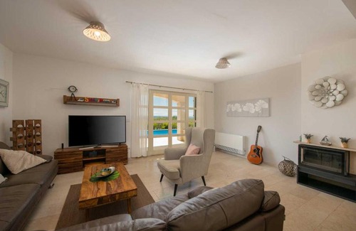 Kastelir-Labinci House | Villa Blanca: 4-Star Retreat with Pool & Pet-Friendly Perks