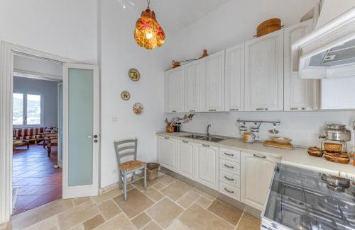 Castro Marina Apartment | Beautiful Villa Blu La Patronale: Family-Friendly Retreat