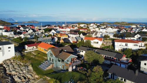 Henningsvaer Villa | Top-Rated Family Retreat at Villa Bluebird with Kitchen