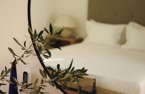 Milos Villa | Villa Boa Esperanca: 4 Beds, Swimming pool & BBQ, Beautiful Sea Views