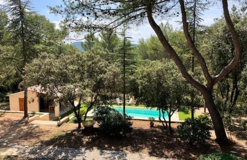 La Bastide-des-Jourdans Villa | Villa Bois Romay: Relax by the Pool with Tennis & Pétanque