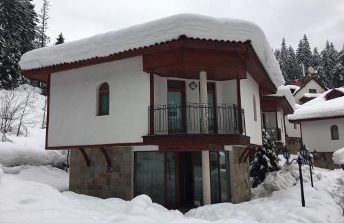 Pamporovo Villa | Family-Friendly Retreat at Villa Bojinovi - Forest Nook 2