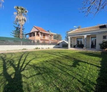 Molos Villa | Villa Boltado: Guest Rated 10/10, Pet & Child Friendly!