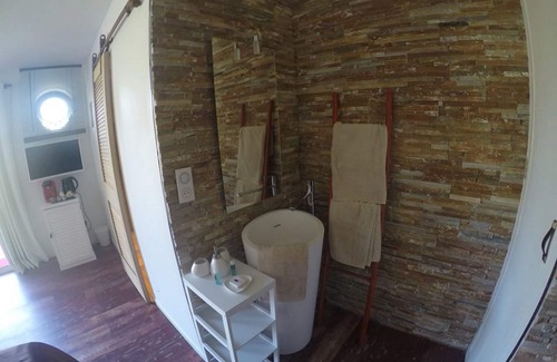 Gujan-Mestras Bed & Breakfast | Villa Bora Bora: Guest Rated 9.2 with Pool and Spa