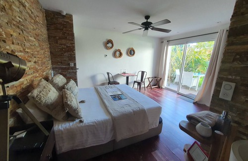Gujan-Mestras Bed & Breakfast | Villa Bora Bora: Guest Rated 9.2 with Pool and Spa