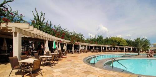 Caldas Novas Apartment | Villa Borghese Lacqua III: Poolside Retreat with Ocean Views