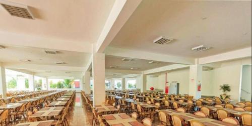 Caldas Novas Apartment | Villa Borghese Lacqua III: Poolside Retreat with Ocean Views
