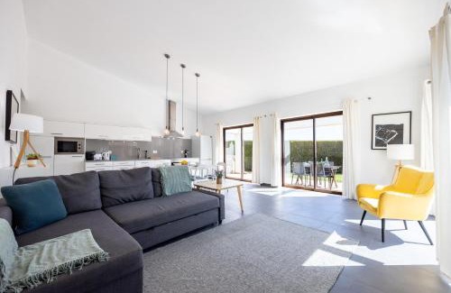 Sagres Villa | Relax at Villa Botelha: Family-Friendly with Pool Access
