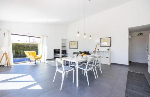 Sagres Villa | Relax at Villa Botelha: Family-Friendly with Pool Access