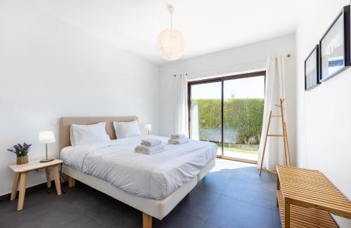 Sagres Villa | Relax at Villa Botelha: Family-Friendly with Pool Access